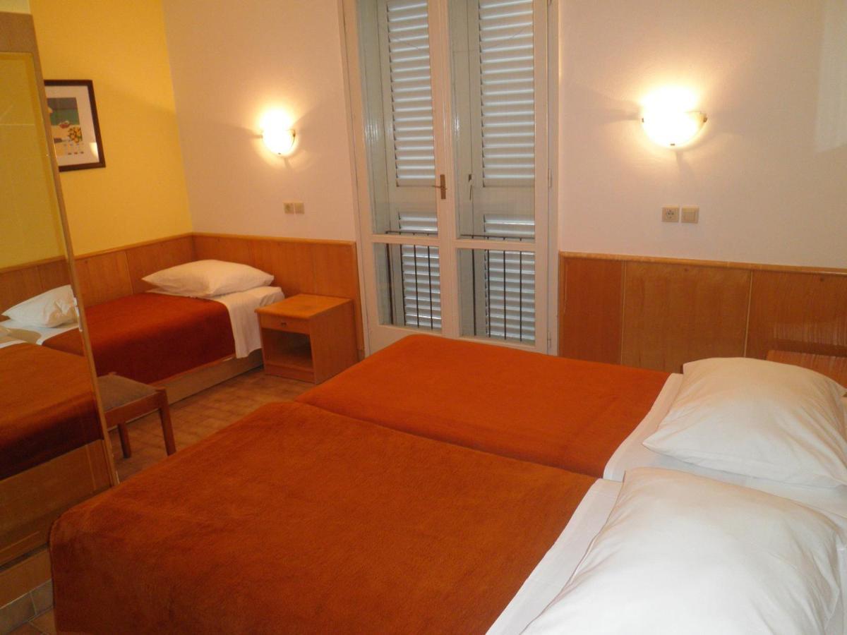 Hotel Zora Pavilions Primošten Esterno foto