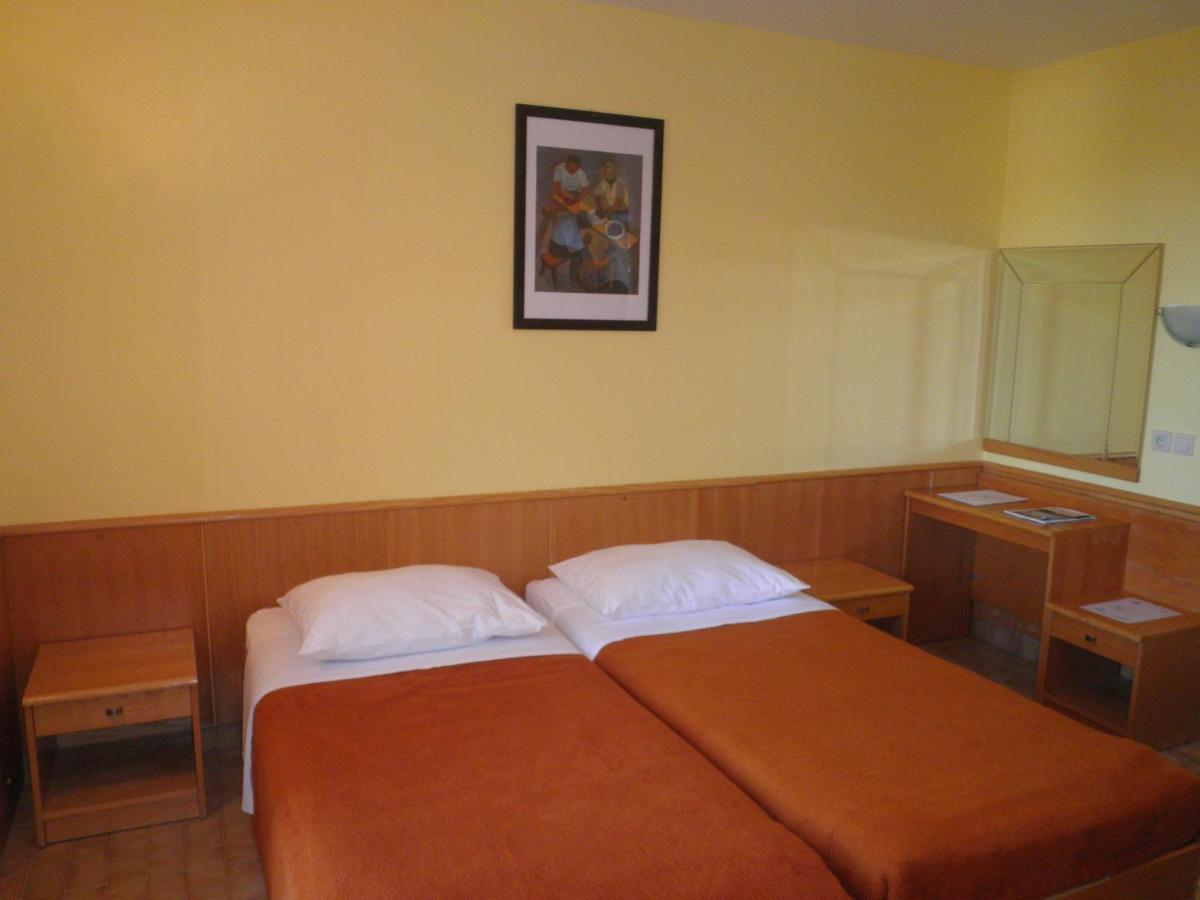 Hotel Zora Pavilions Primošten Esterno foto